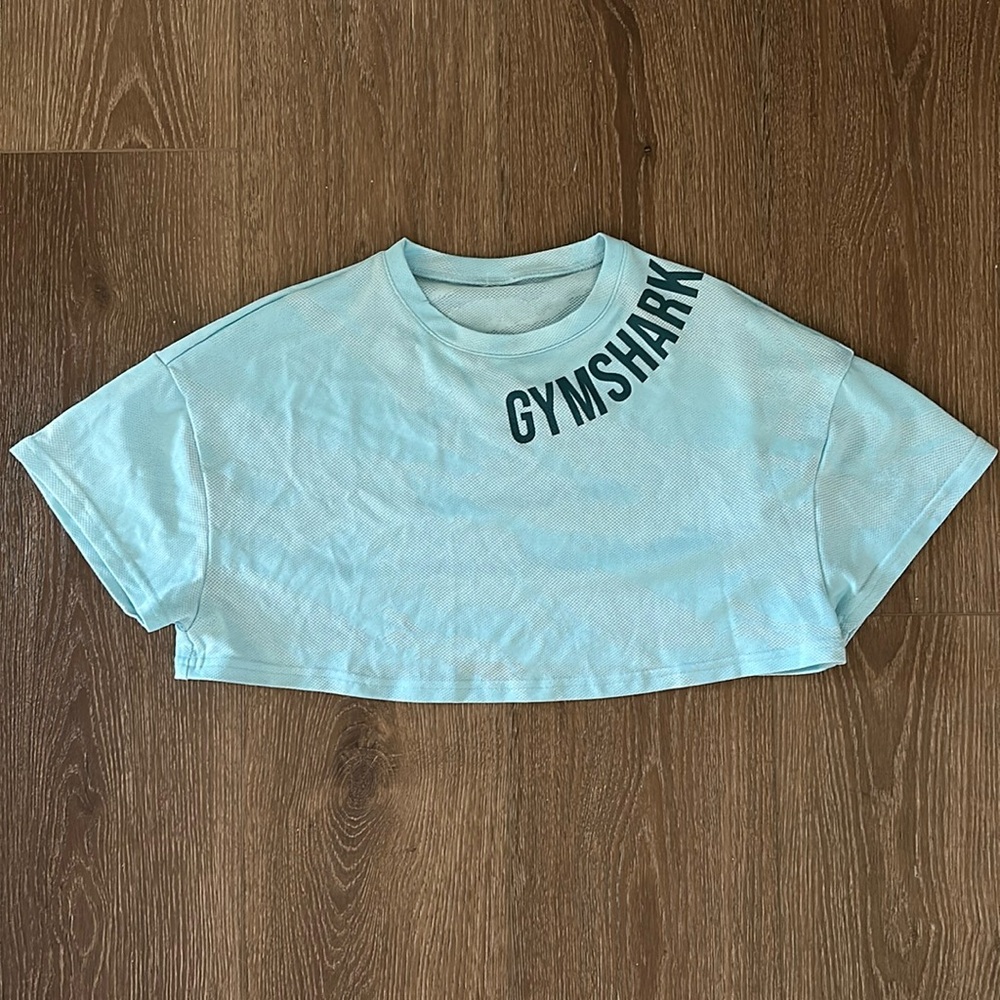 Gymshark cropped workout shirt. Light blue size small.